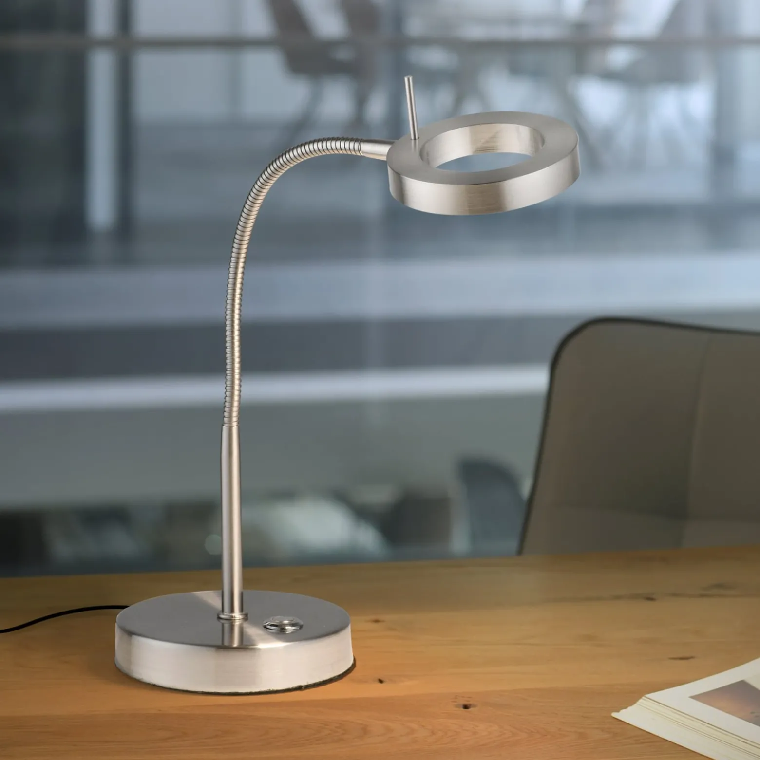 LED-pöytävalaisin Hensko, säätövarsi, Touchdim