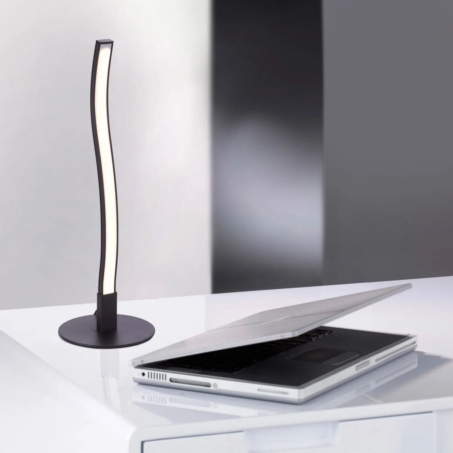 LED-pöytävalaisin Wave 3 000 K, 30 cm, musta
