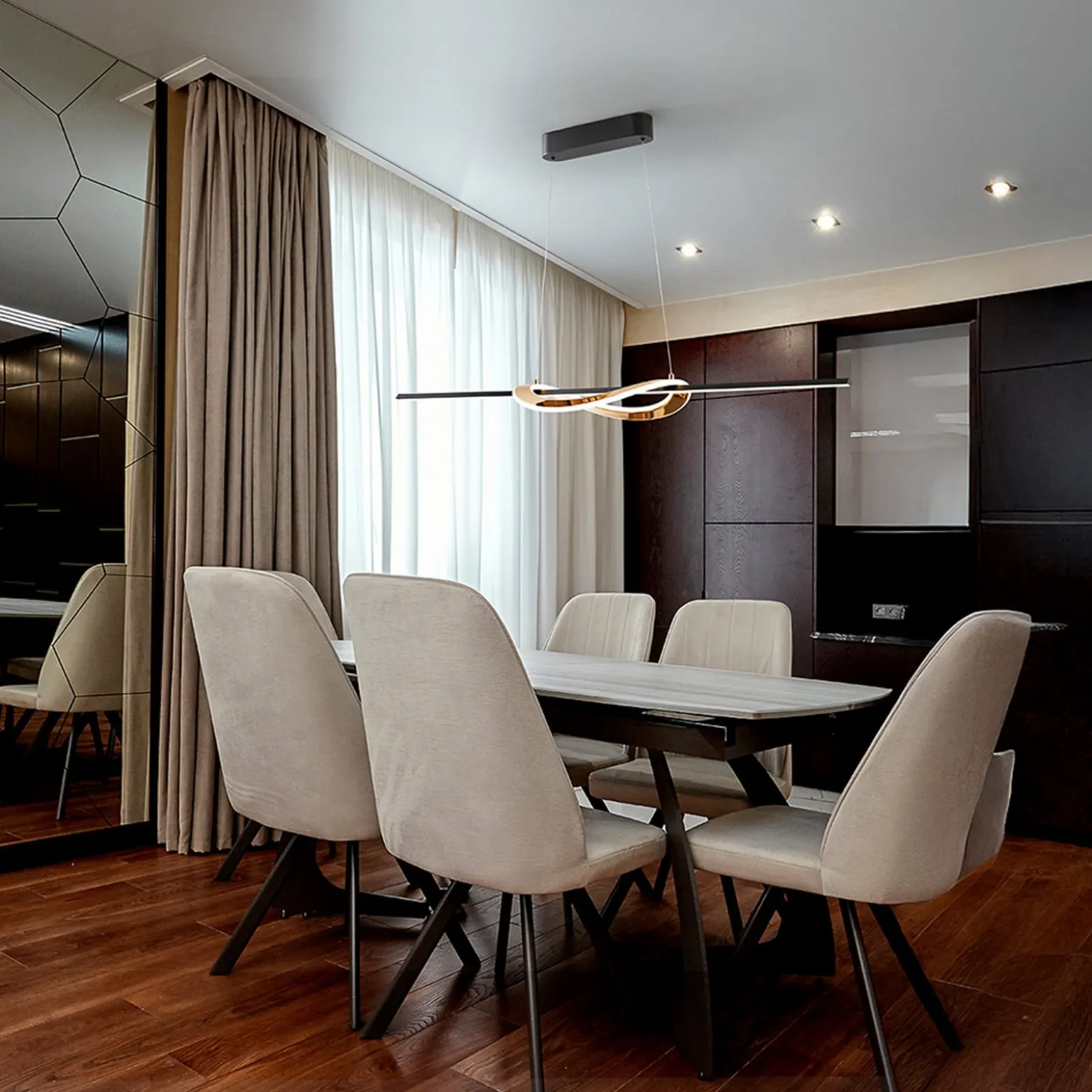 LED-riippuvalaisin Enora, musta/kulta, pituus 120 cm, CCT