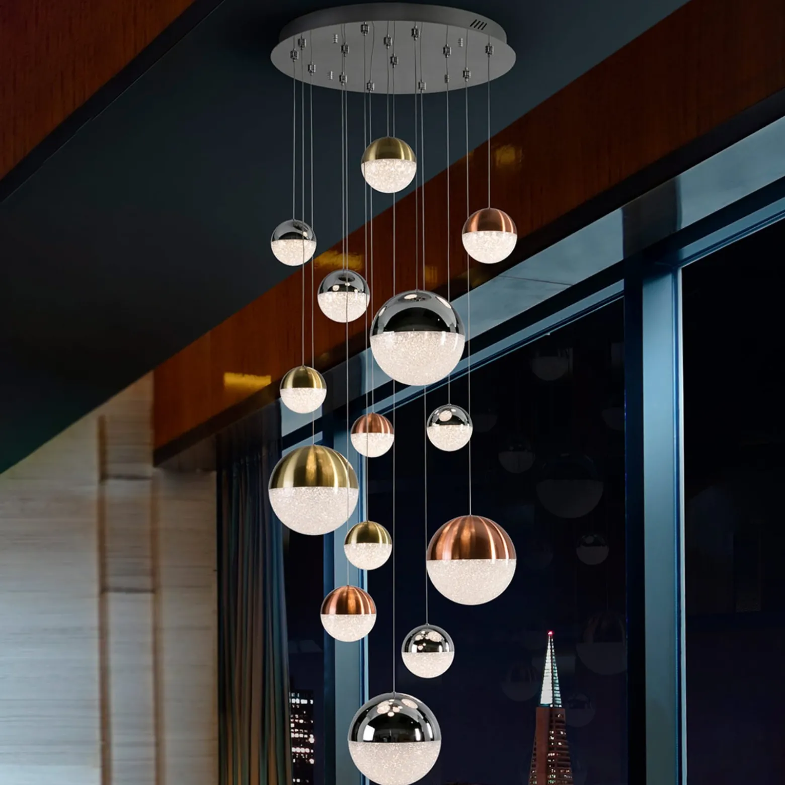 LED-riippuvalo Sphere multicolour 14-lamppuinen