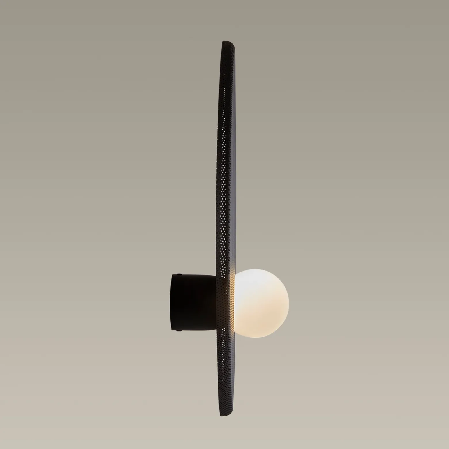 LEDS-C4 Trip -seinävalaisin Ø 46 cm, musta