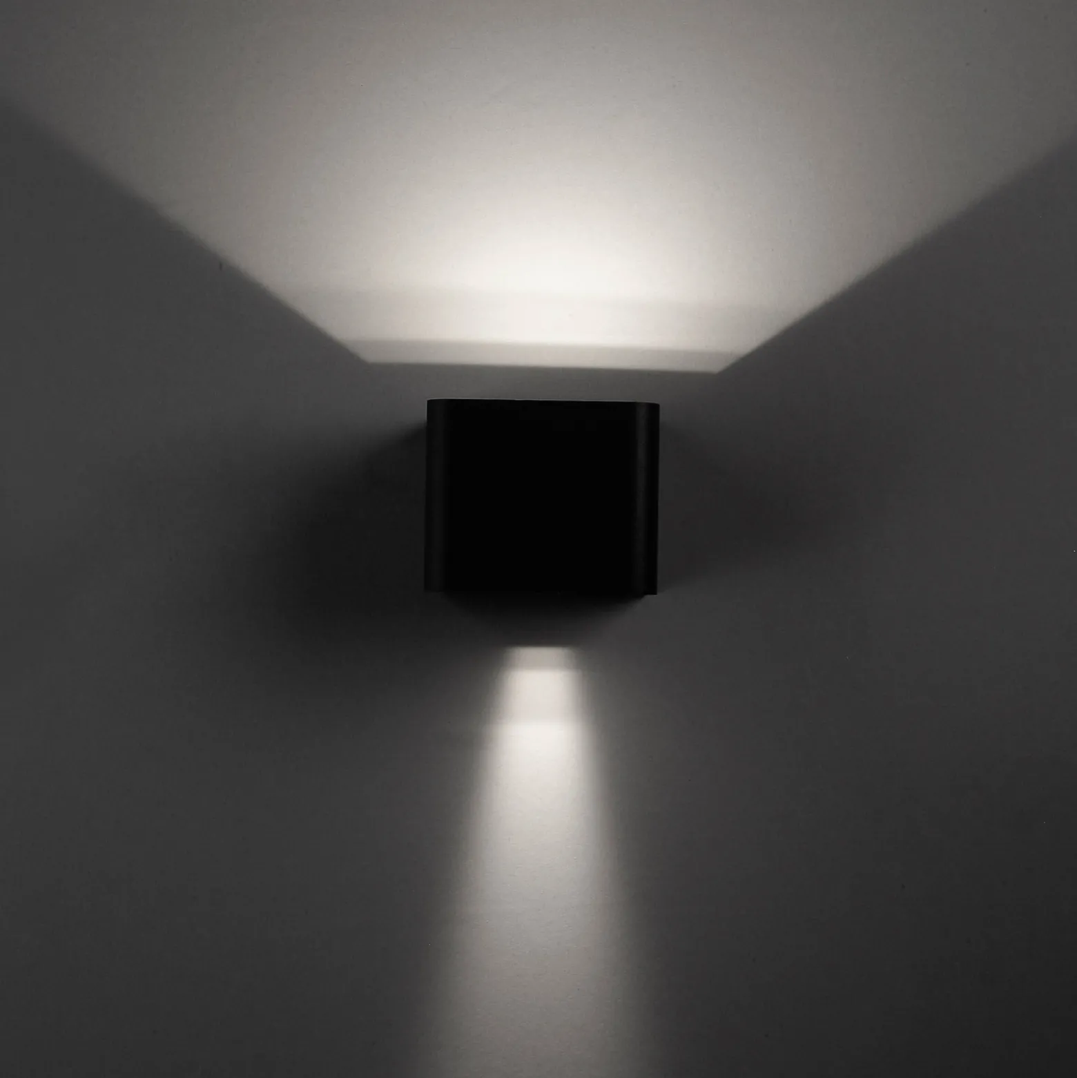 LEDS-C4 Wilson -LED-seinälamppu 11 cm antrasiitti