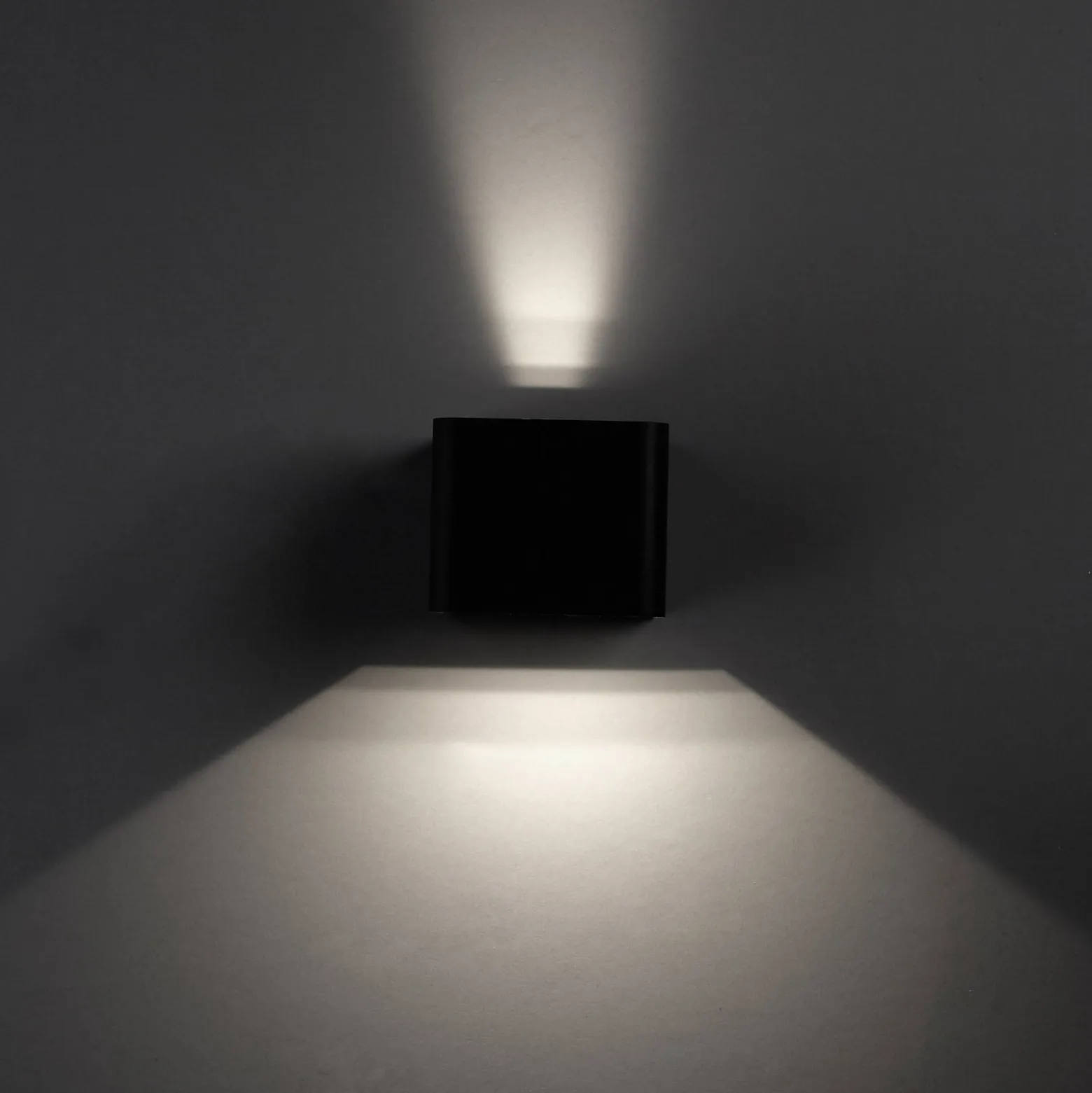 LEDS-C4 Wilson -LED-seinälamppu 11 cm antrasiitti