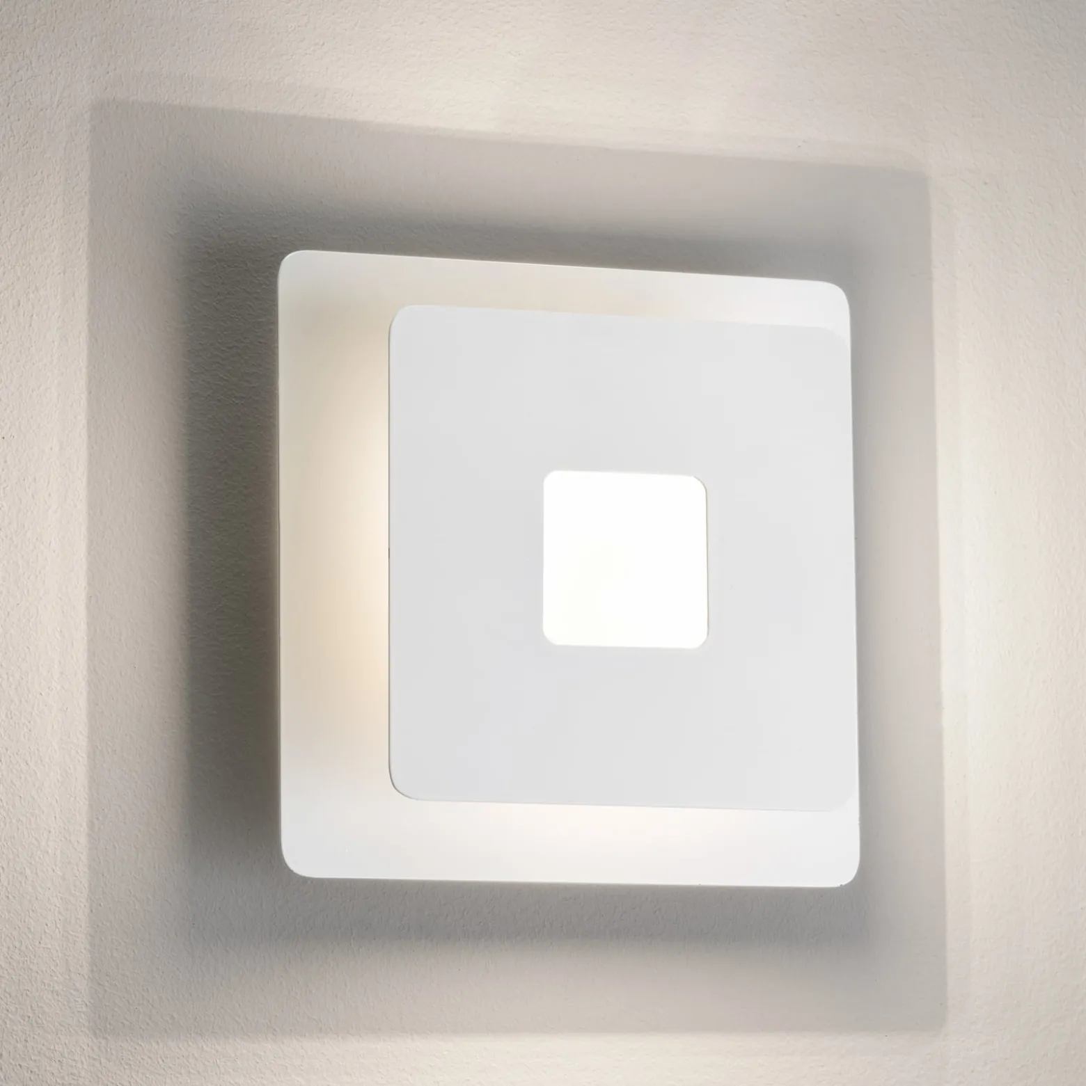 LED-seinävalaisin Hennes, leveys 18 cm, valkoinen