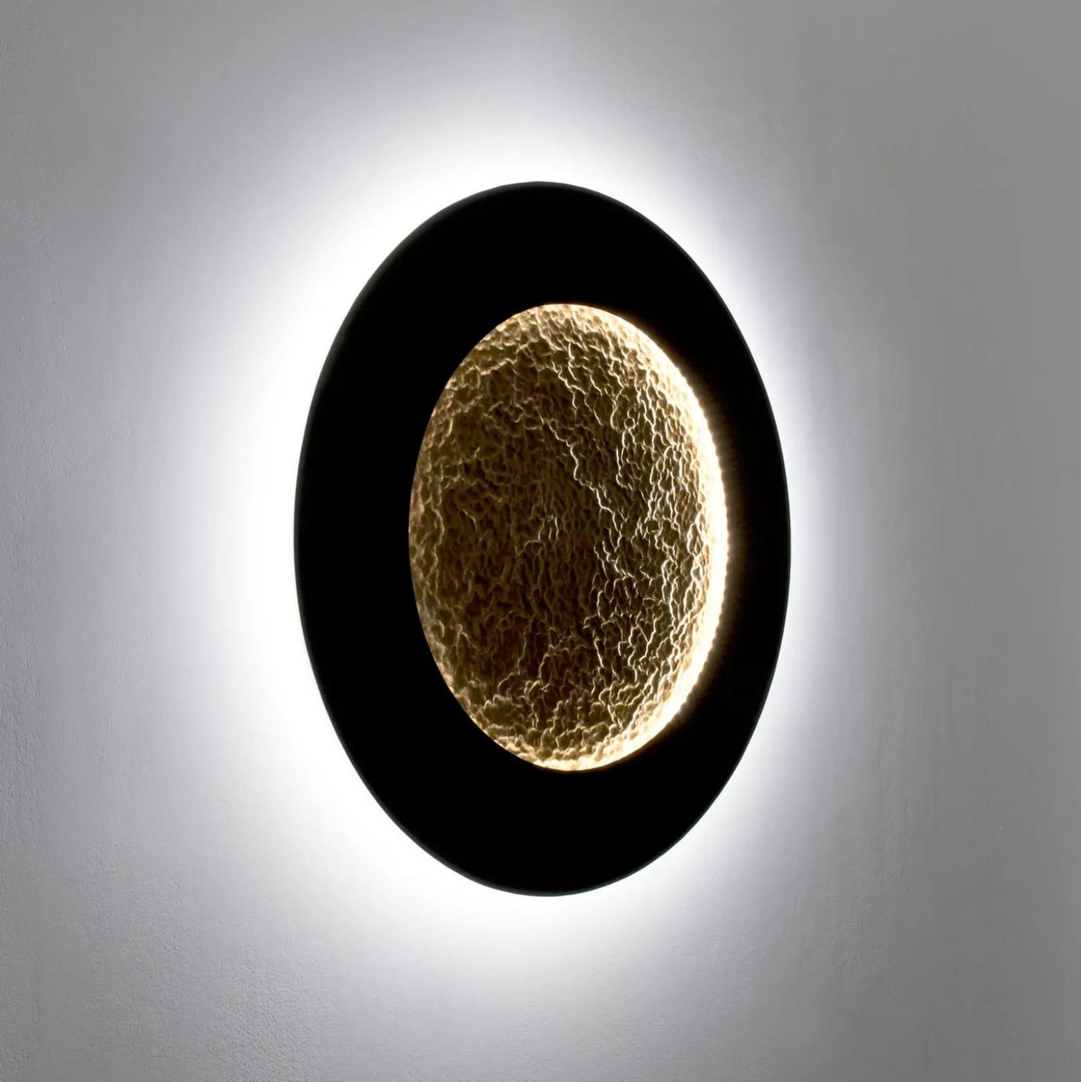 LED-seinävalaisin Luna Piena, ruskeamusta/kulta, Ø 80 cm