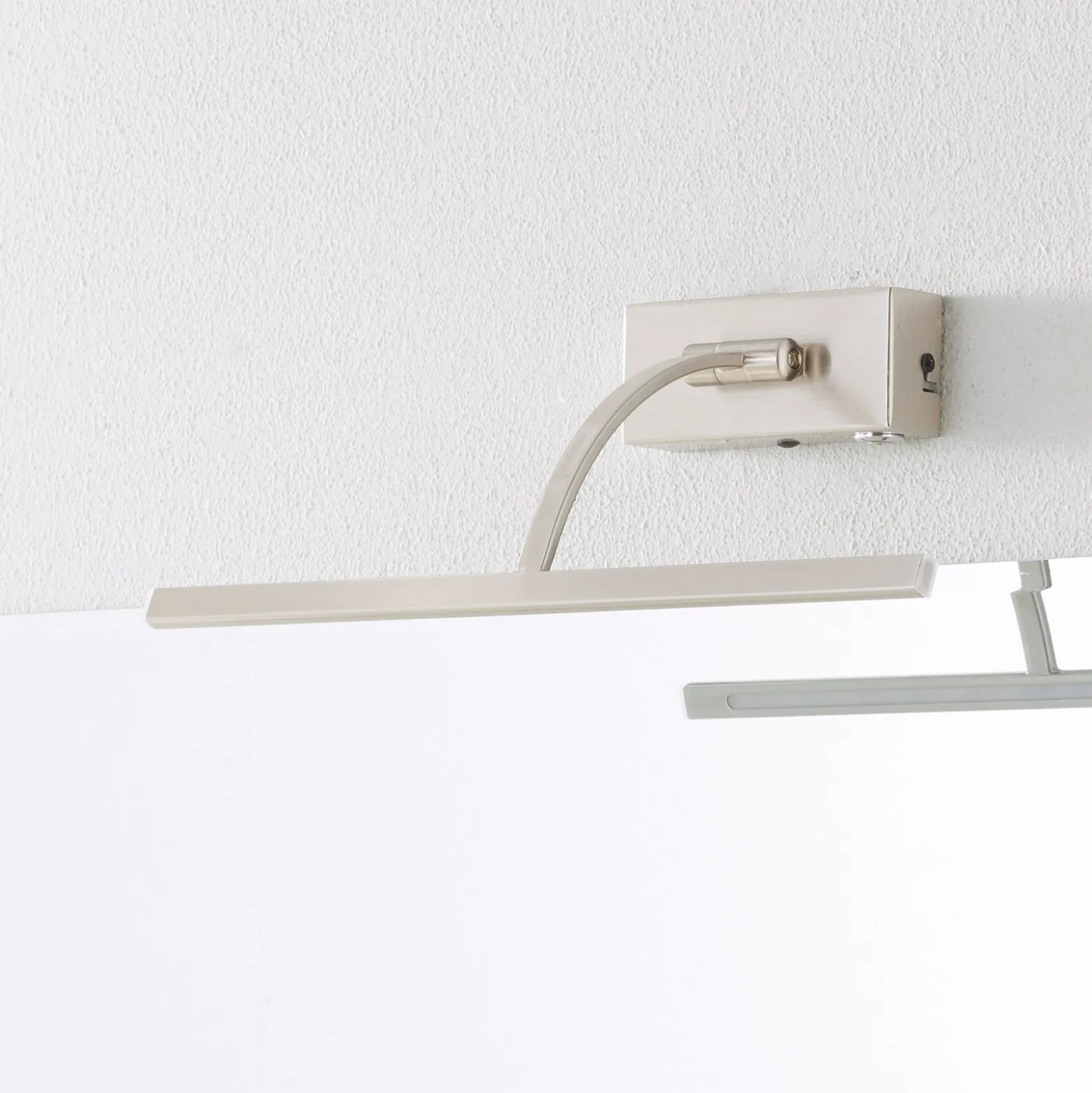 LED-seinävalaisin Matisse, leveys 34 cm, hopea