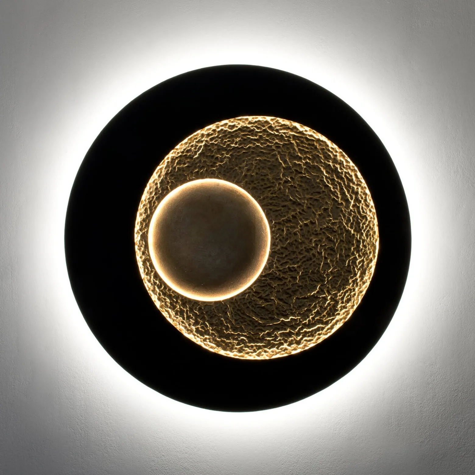 LED-seinävalaisin URANO GIGANTE XL, musta/kultainen, halkaisija 100 cm,