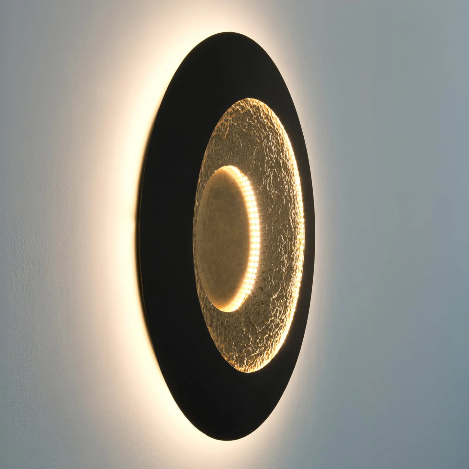LED-seinävalaisin URANO GIGANTE XL, musta/kultainen, halkaisija 100 cm,