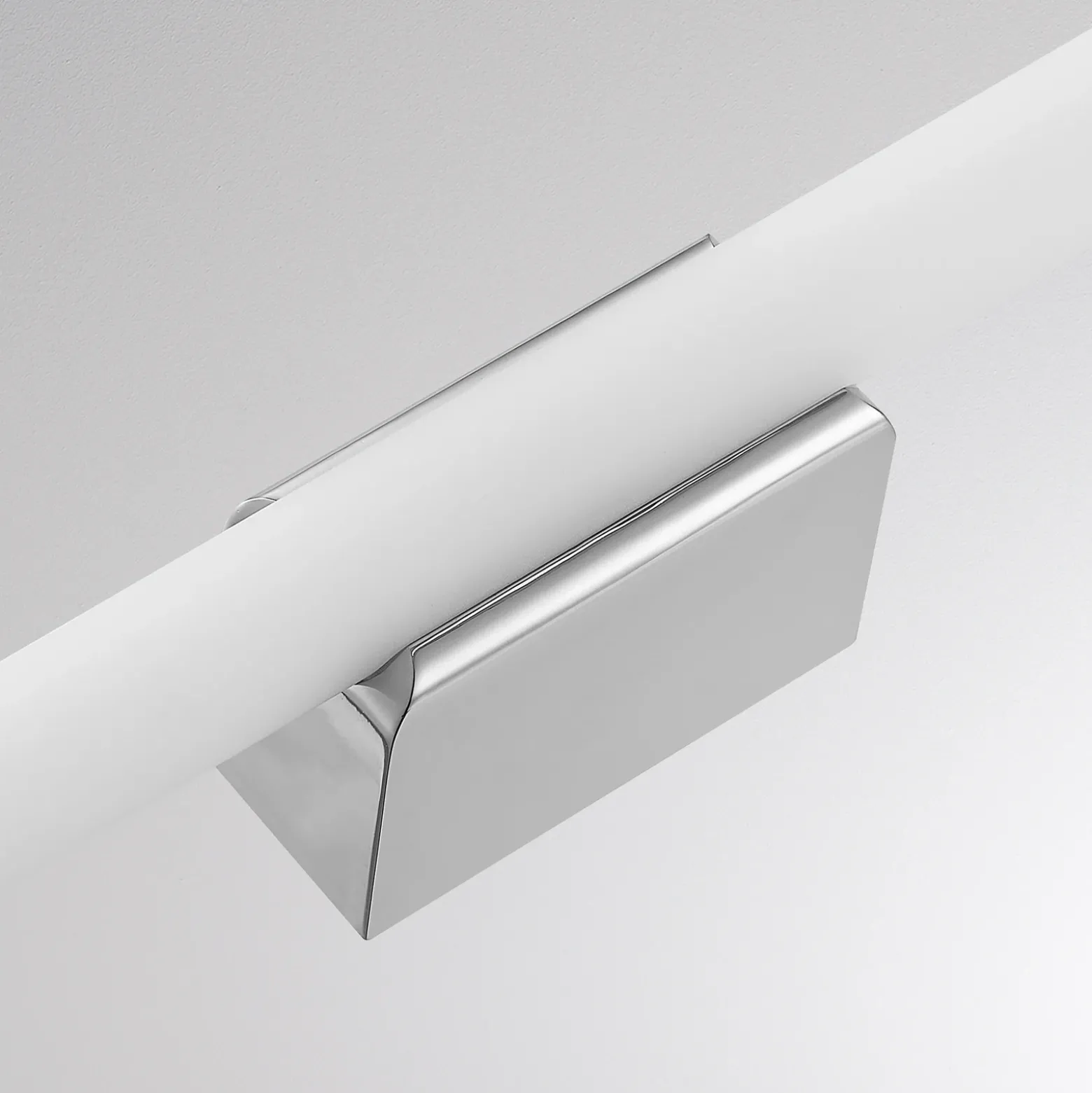 LED-seinävalaisin VINA M, kromivärinen, leveys 60 cm, IP44, CCT