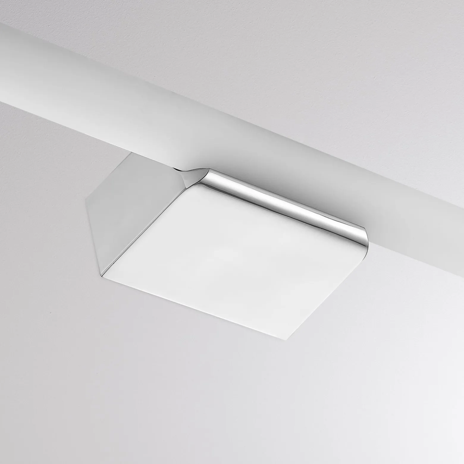 LED-seinävalaisin VINA S, kromivärinen, leveys 40 cm, IP44, CCT