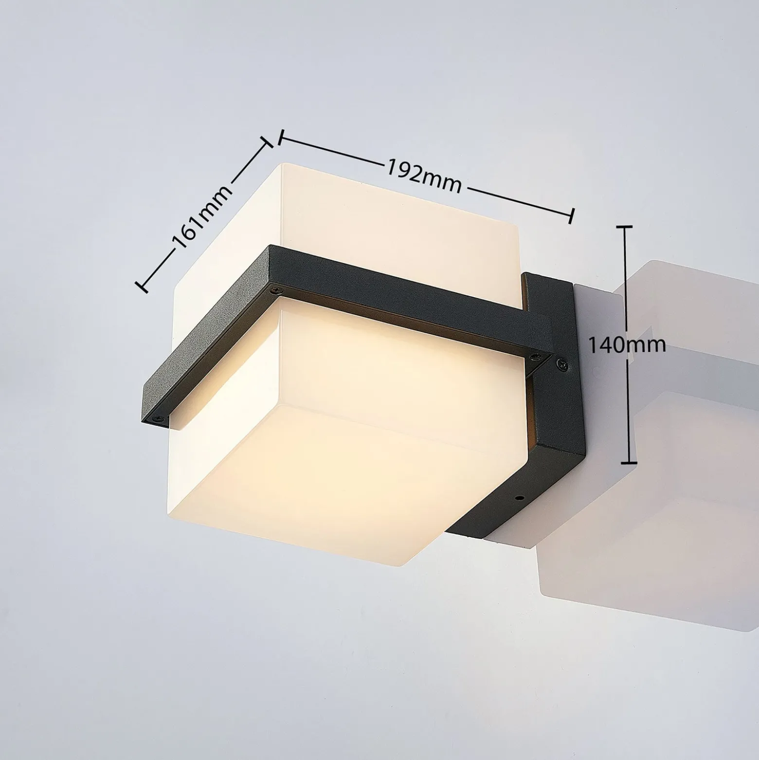 LED-ulkoseinälamppu Auron, kuution muotoinen