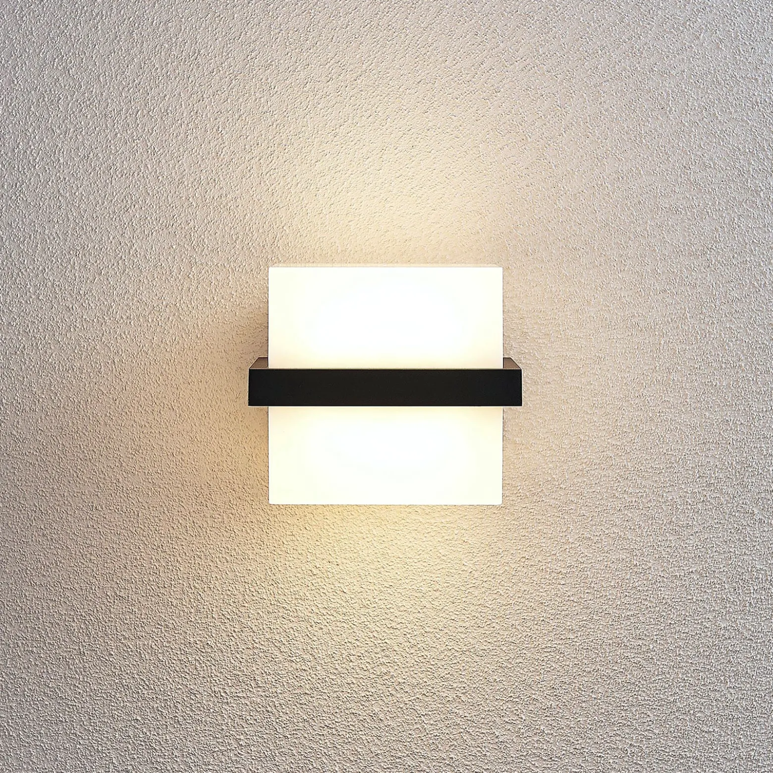 LED-ulkoseinälamppu Auron, kuution muotoinen