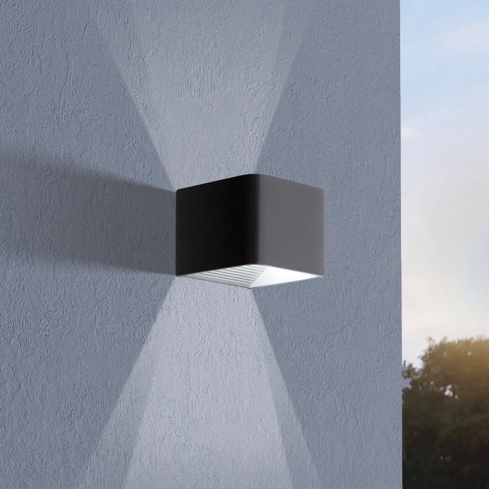 LED-ulkoseinälamppu Doninni 1, musta, leveys 13 cm, 2-lamppuinen.