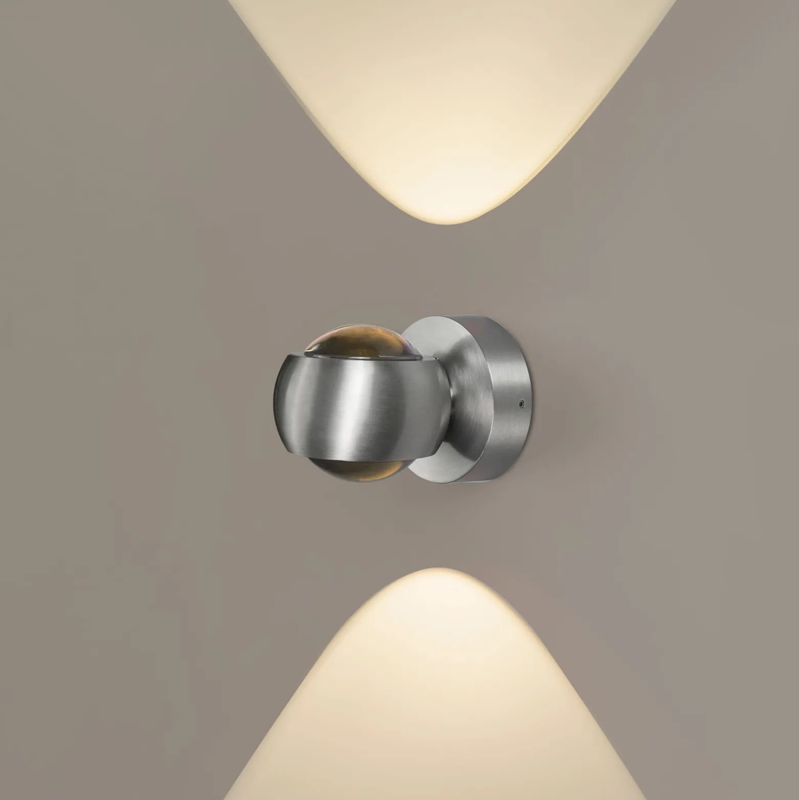 LED-ulkoseinävalaisin, alumiininvärinen, up&down, CCT, himmennettävä