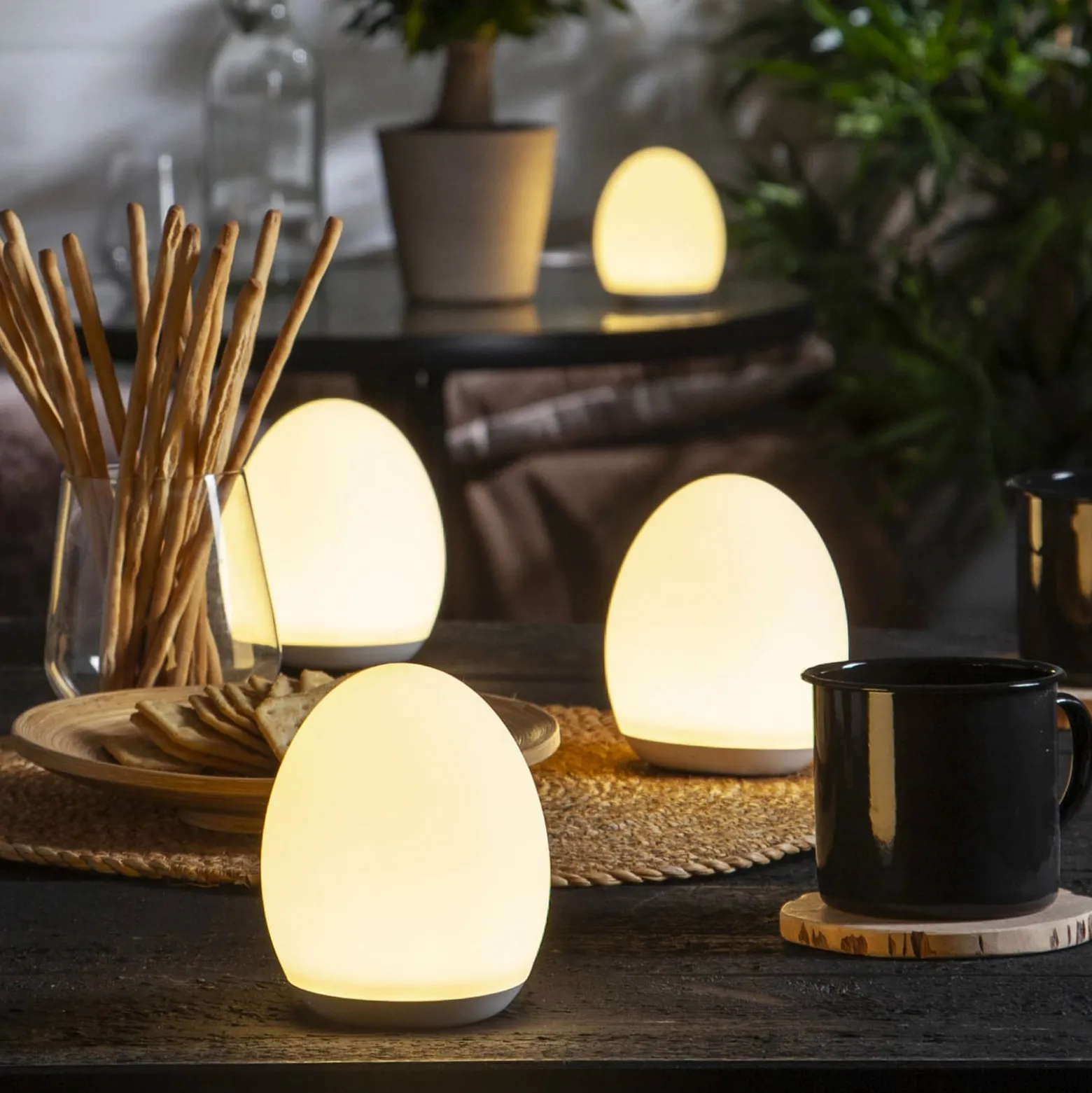LED-yövalo 357-61, kosketustoiminto, akku, RGBW