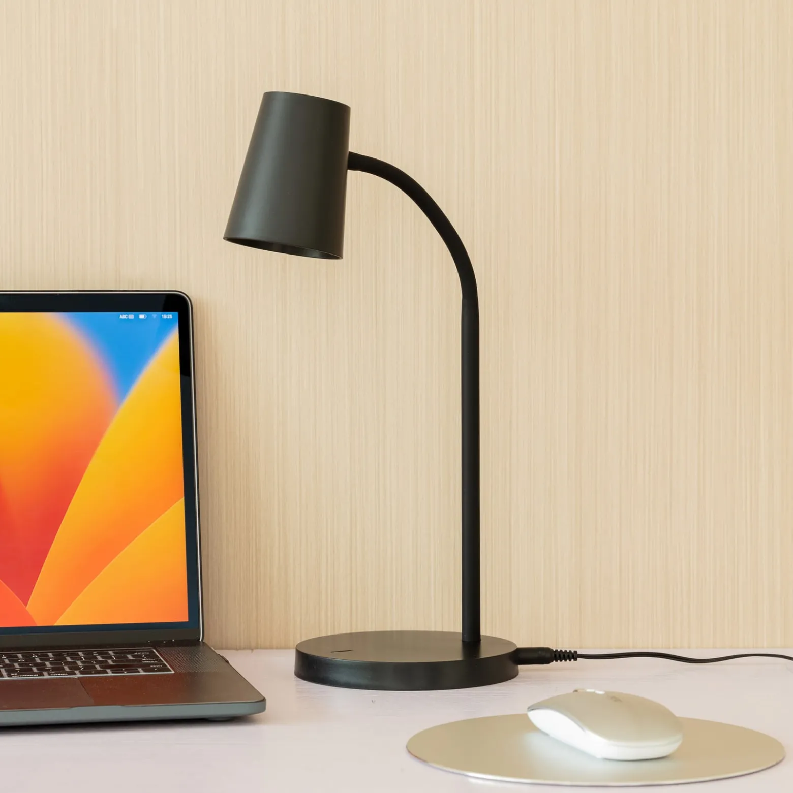 Lindby Ailina LED-pöytälamppu, korkeus 36 cm, musta, himmennettävä