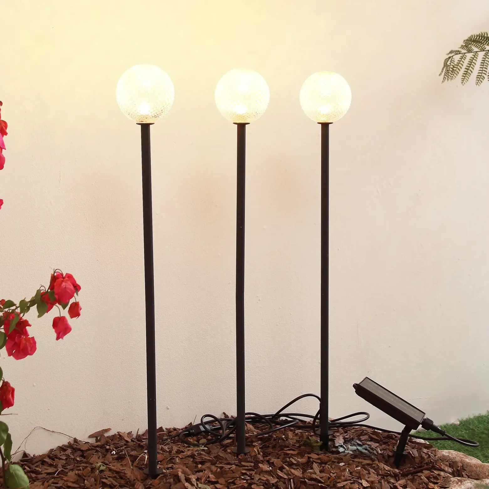 Lindby aurinkokäyttöinen LED-valaisin Brindley, 3 kpl, musta, lasi