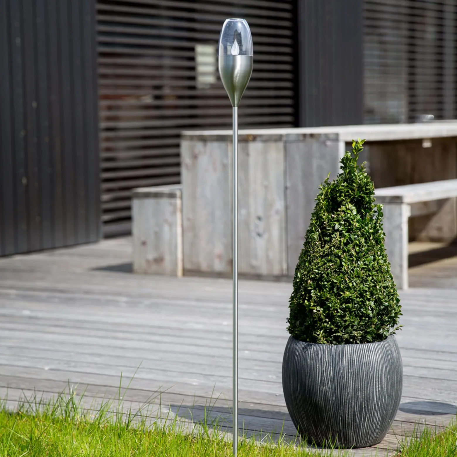 Lindby aurinkokäyttöinen LED-valaisin Jari, korkeus 122 cm, ruostumaton teräs,