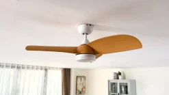 Lindby Enon LED-kattotuuletin, valkoinen/puunvärinen, DC, hiljainen