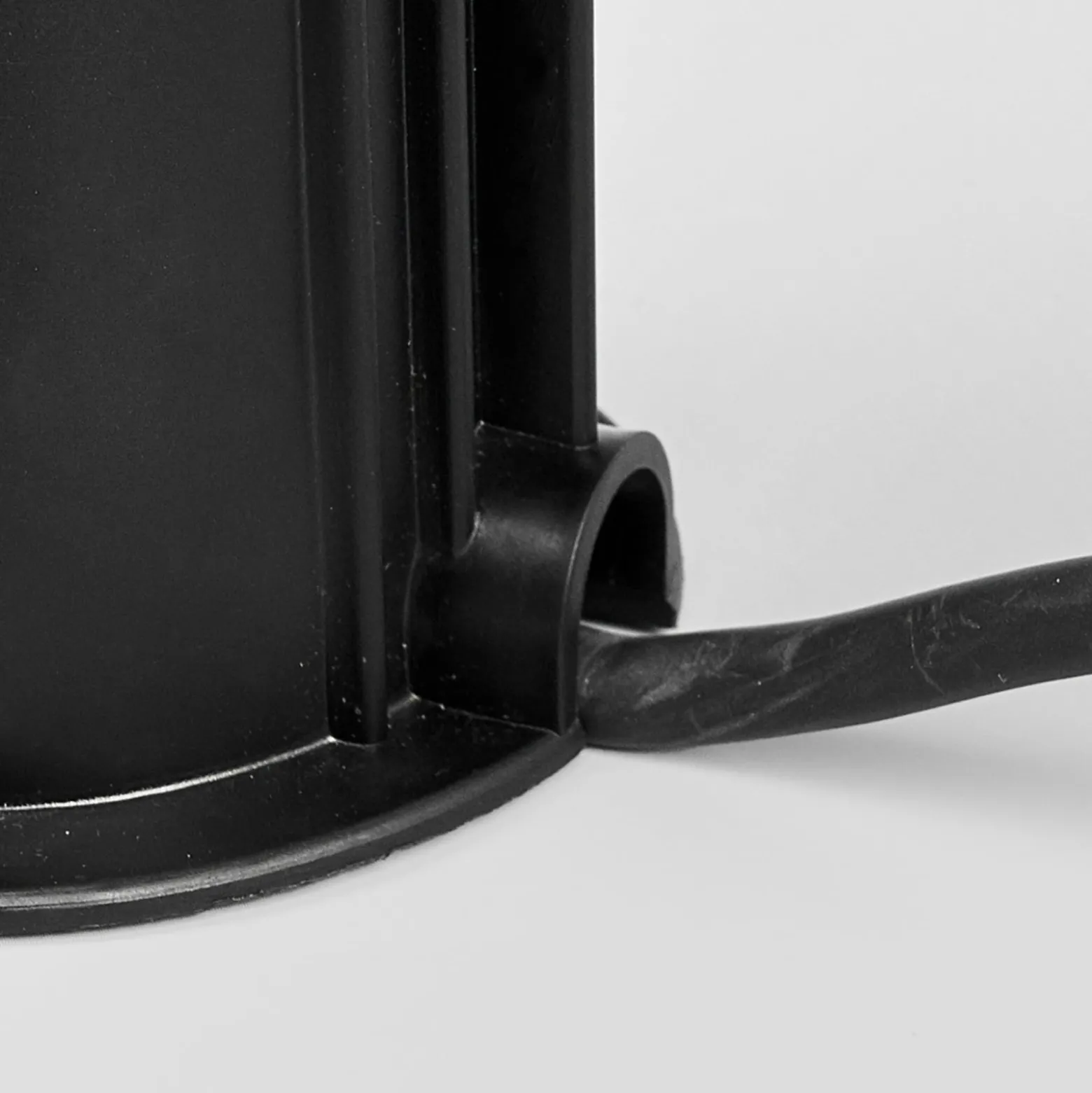 Lindby lattiauppovalaisin Insa, Ø11cm, ruostumaton teräs, GU10, IP67