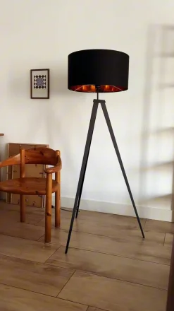 Lindby lattiavalaisin Benik, kolmijalka, tekstiili, musta/kulta, 153cm