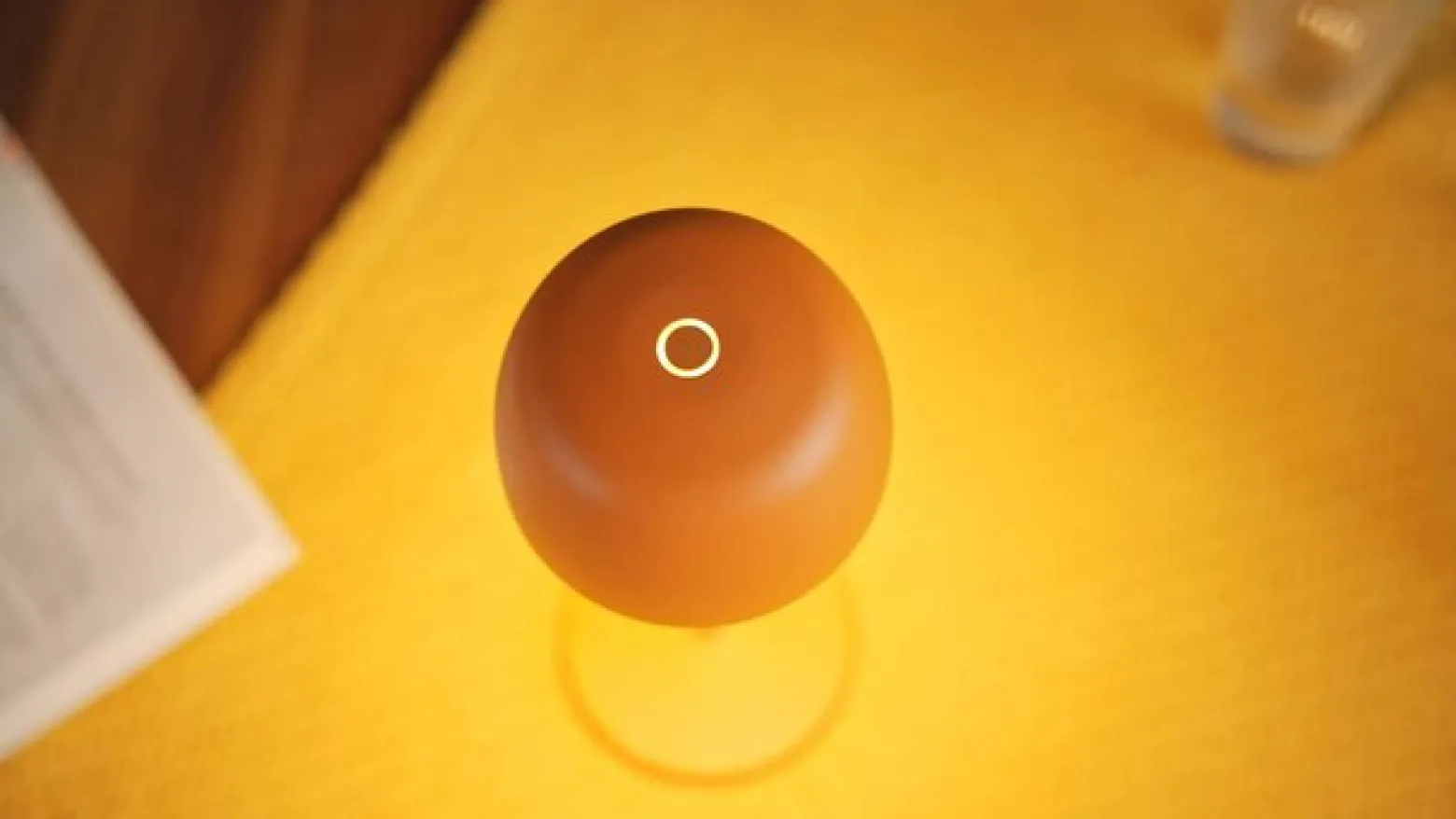 Lindby LED-akku-pöytävalaisin Arietty, oranssi, himmennettävä, IP65