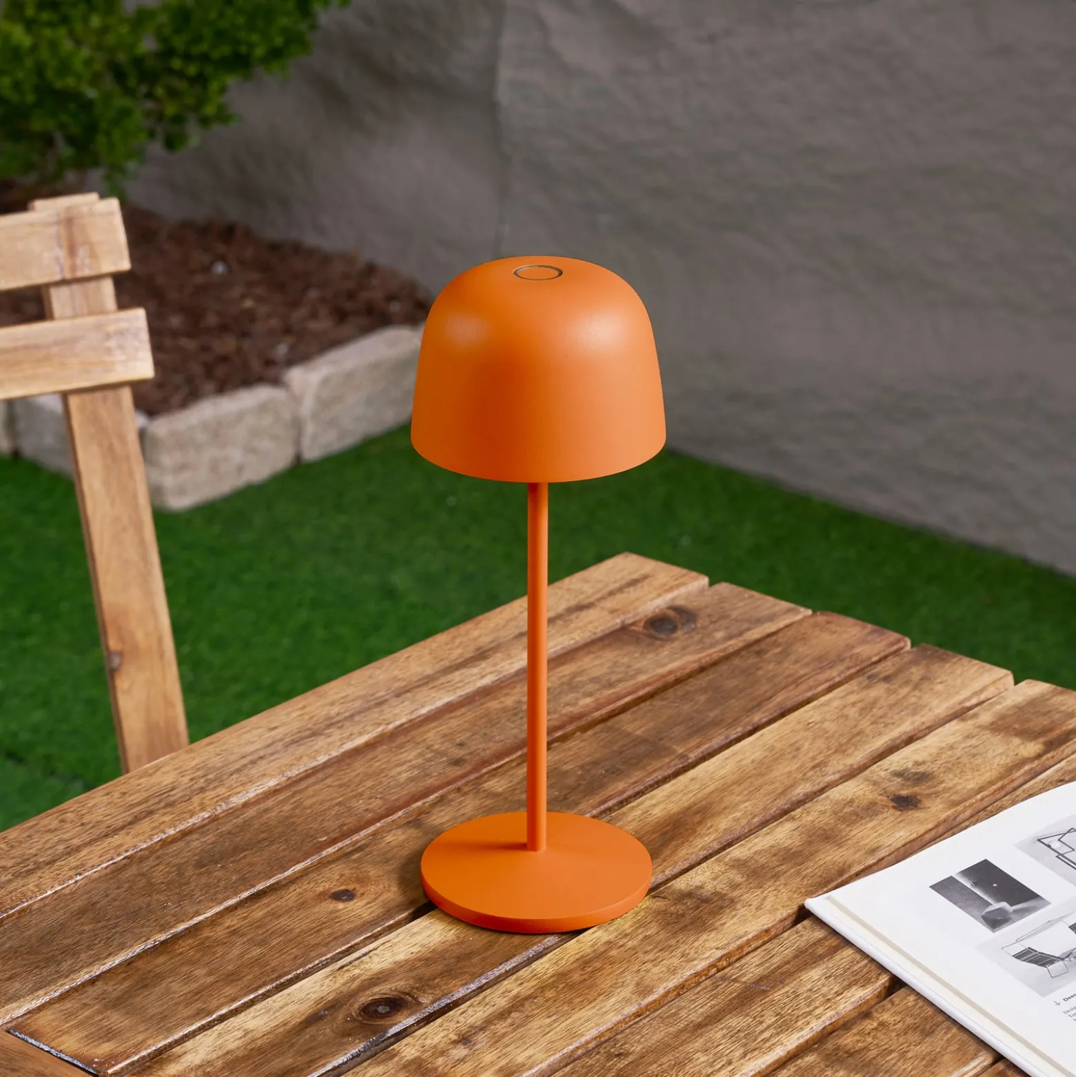 Lindby LED-akku-pöytävalaisin Arietty, oranssi, himmennettävä, IP65