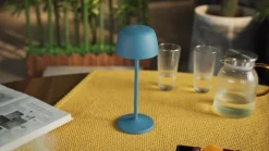 Lindby LED-akku-pöytävalaisin Arietty, sininen, himmennettävä, IP65