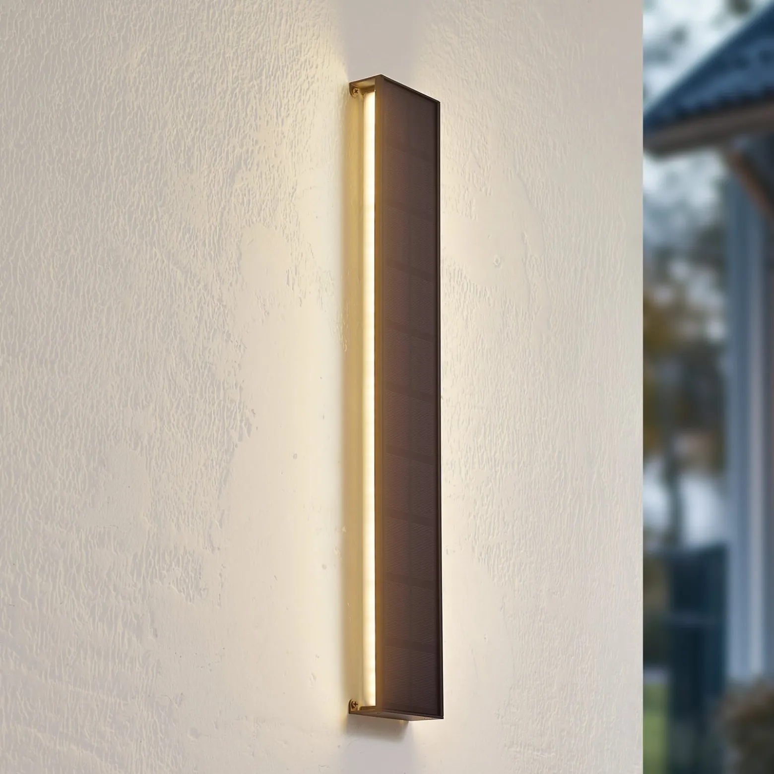 Lindby LED-aurinkokäyttöinen seinävalaisin Laarni, himmennettävä, IP54, musta
