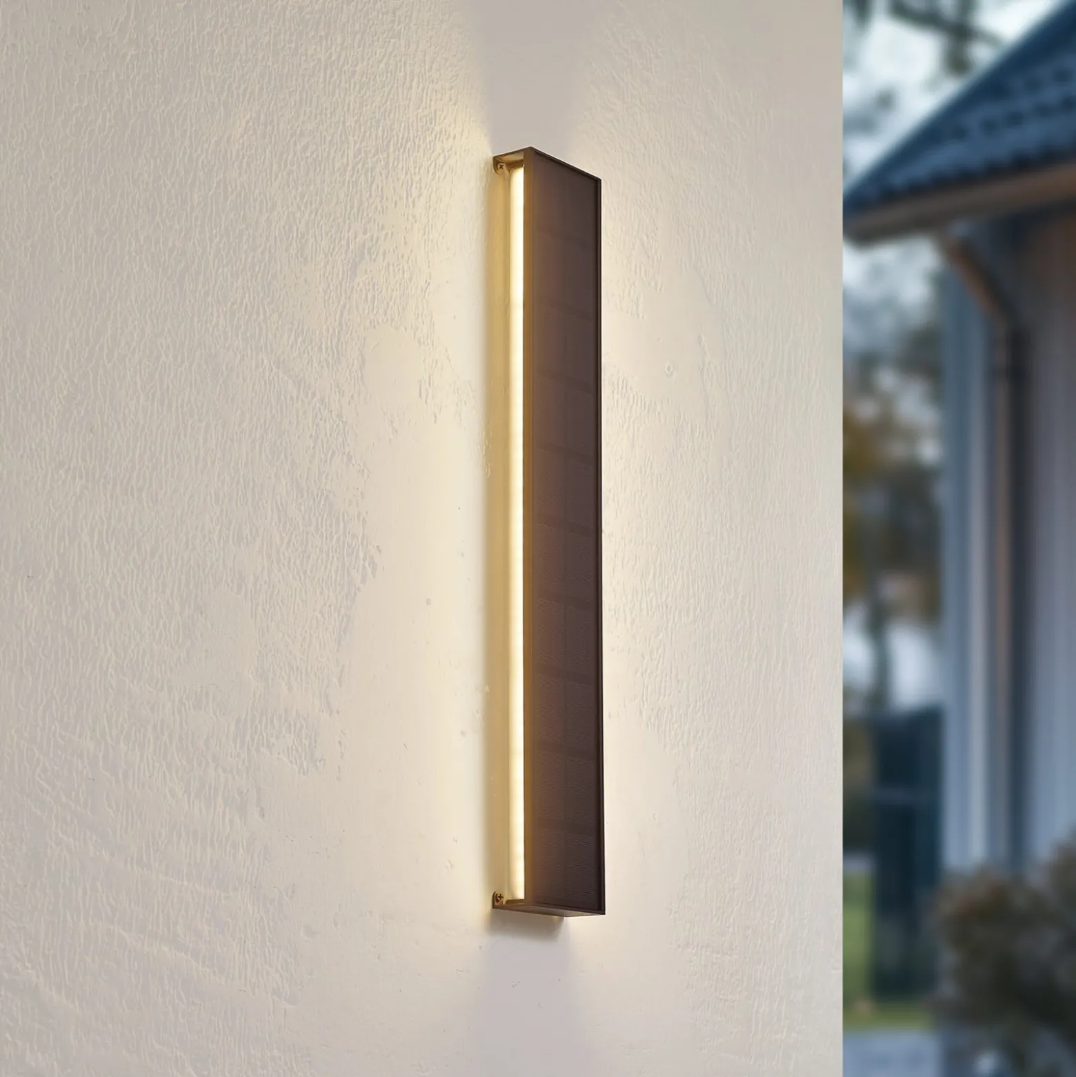 Lindby LED-aurinkokäyttöinen seinävalaisin Laarni, himmennettävä, IP54, musta