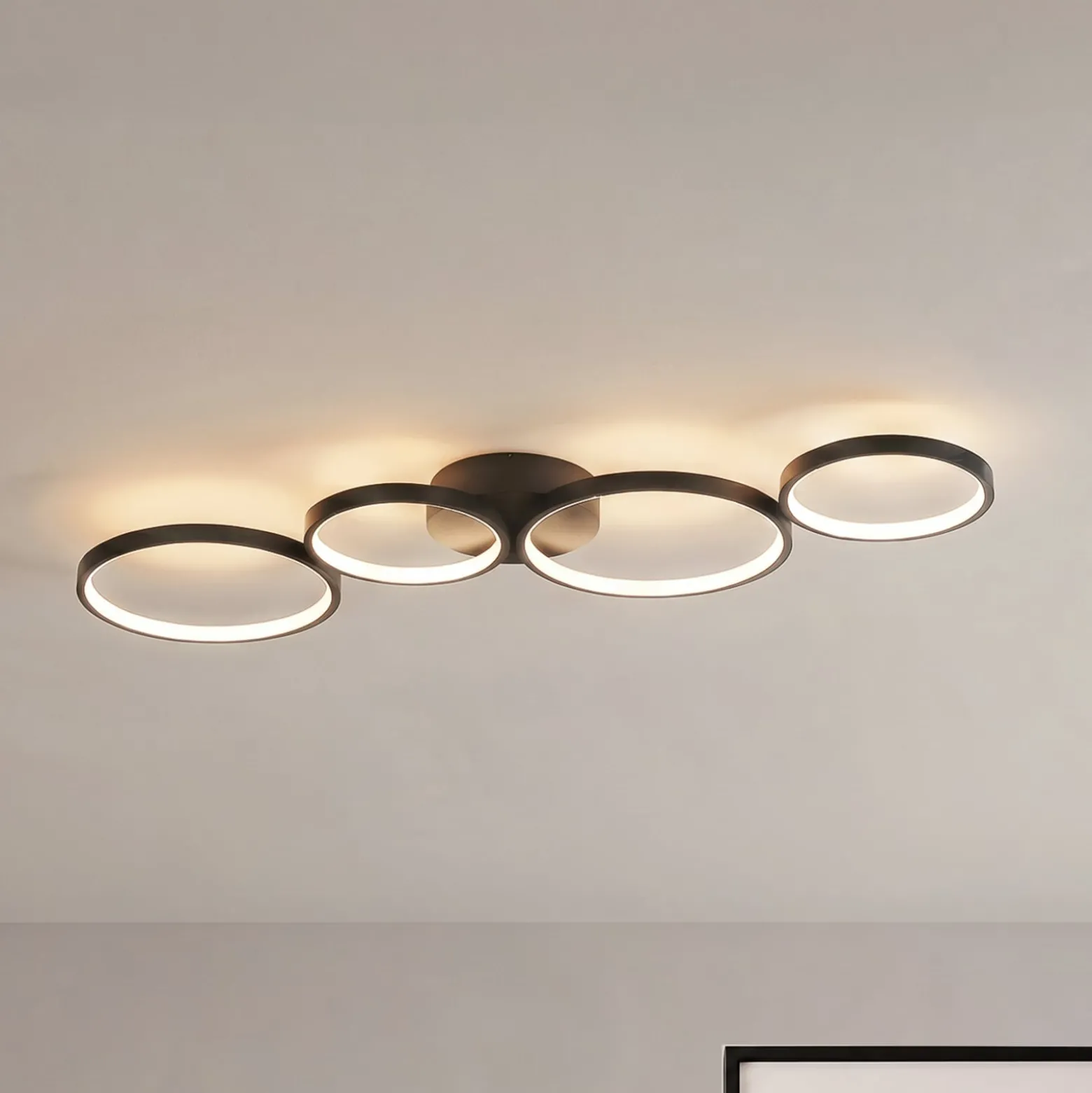 Lindby LED-kattovalaisin Evengeline, musta, alumiini, 88 cm