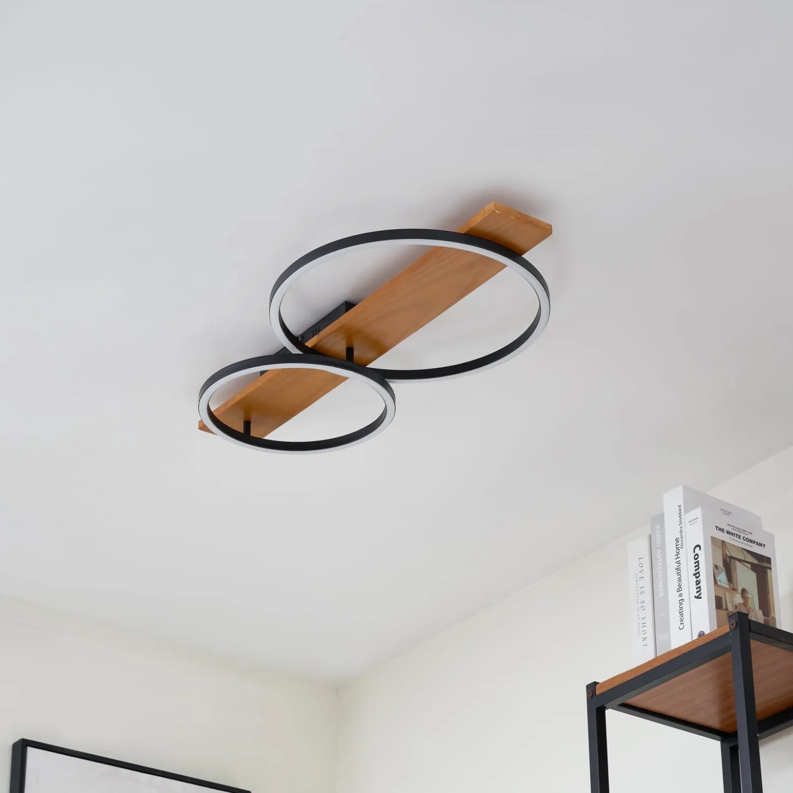 Lindby LED-kattovalaisin Galad, musta, puu, 2-valo, 75 cm