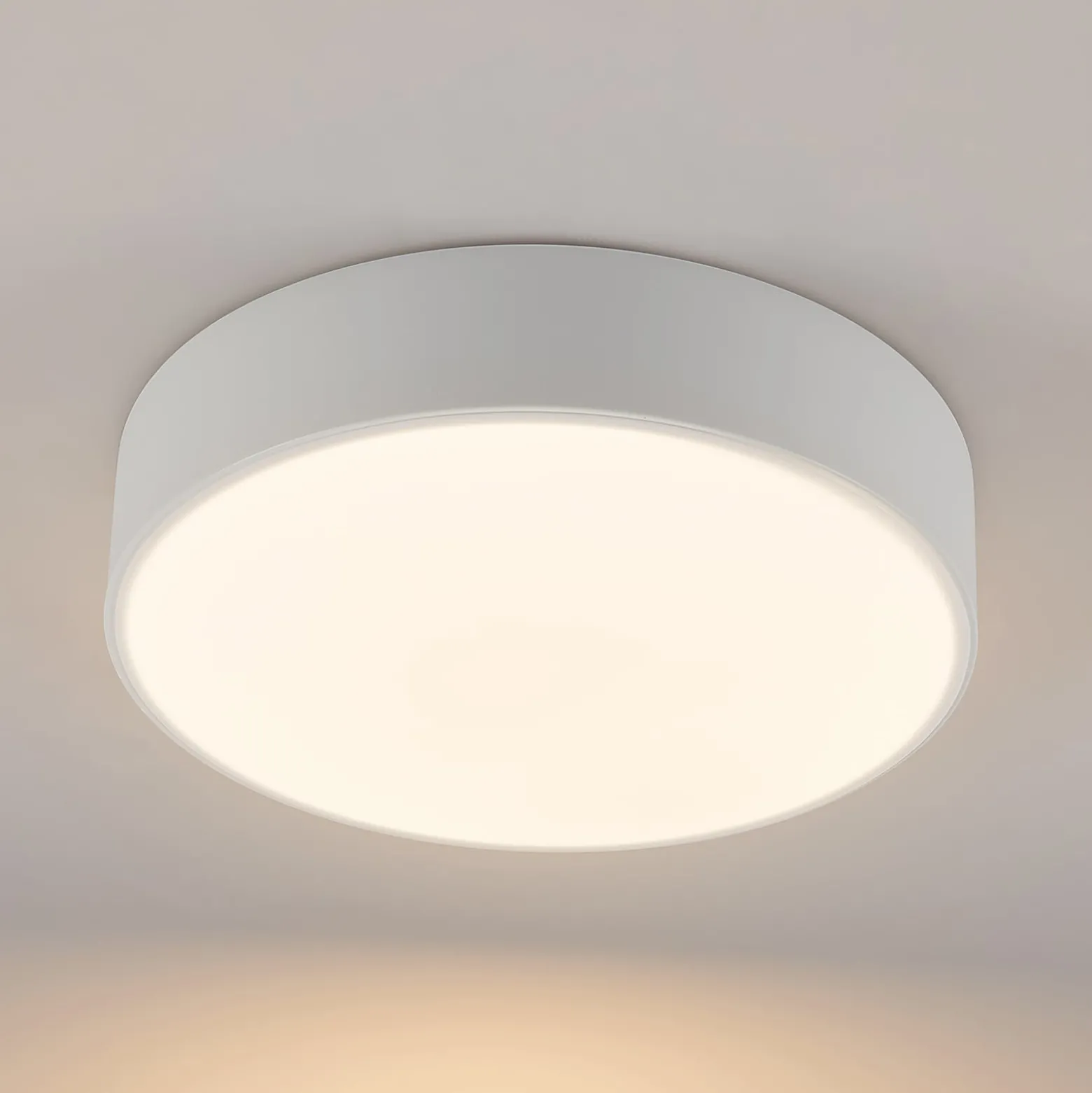 Lindby LED-kattovalaisin Simera, Ø 30cm, valkoinen, metallia