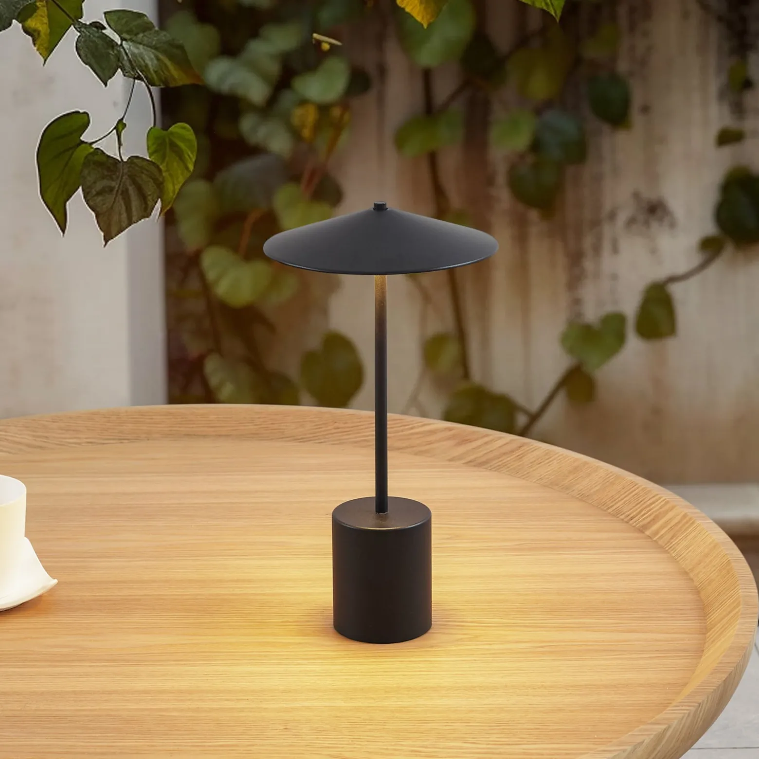 Lindby LED-ladattava pöytävalaisin Ayva, musta, alumiini, IP44