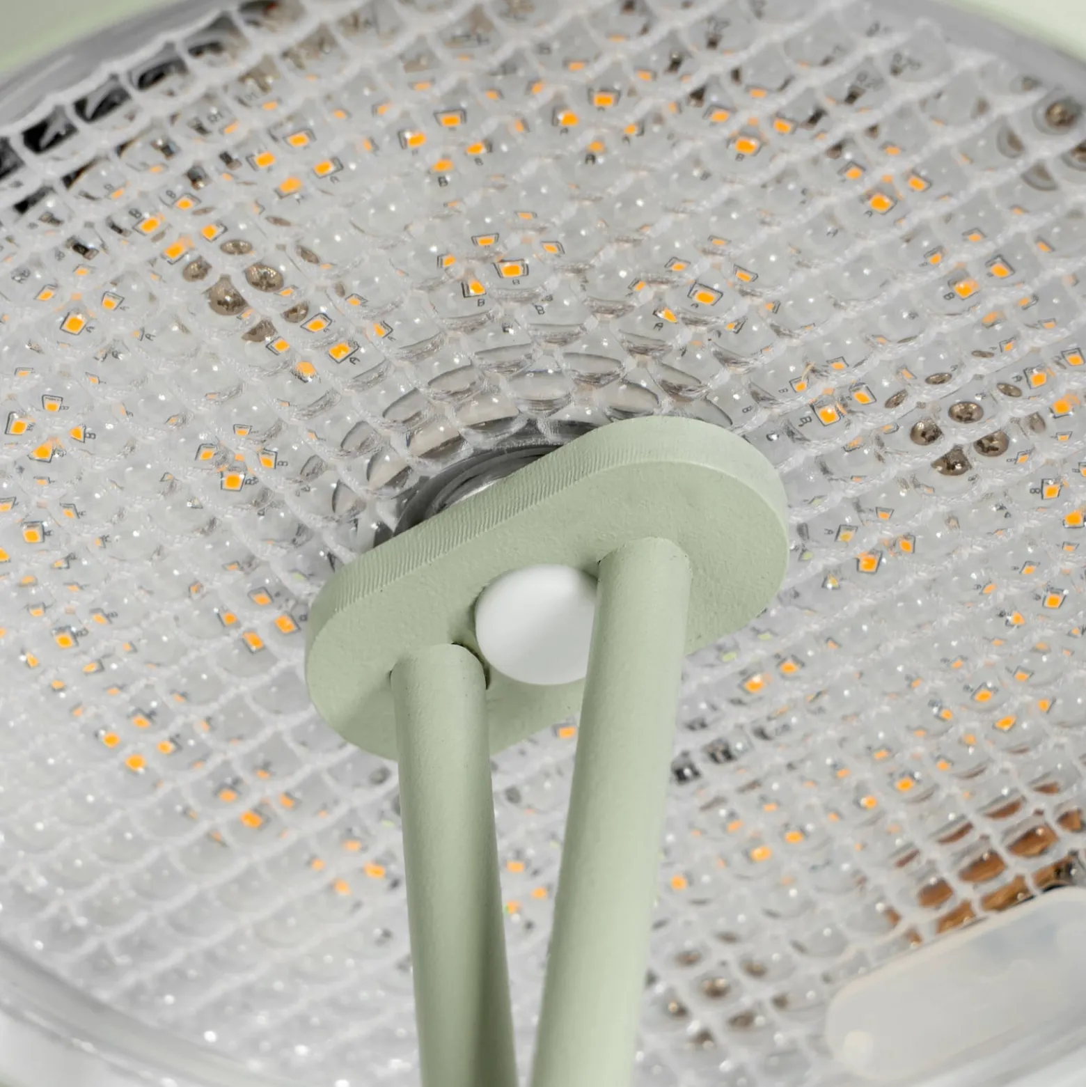Lindby LED-ladattava pöytävalaisin Janea CROSS, vihreä, metallia