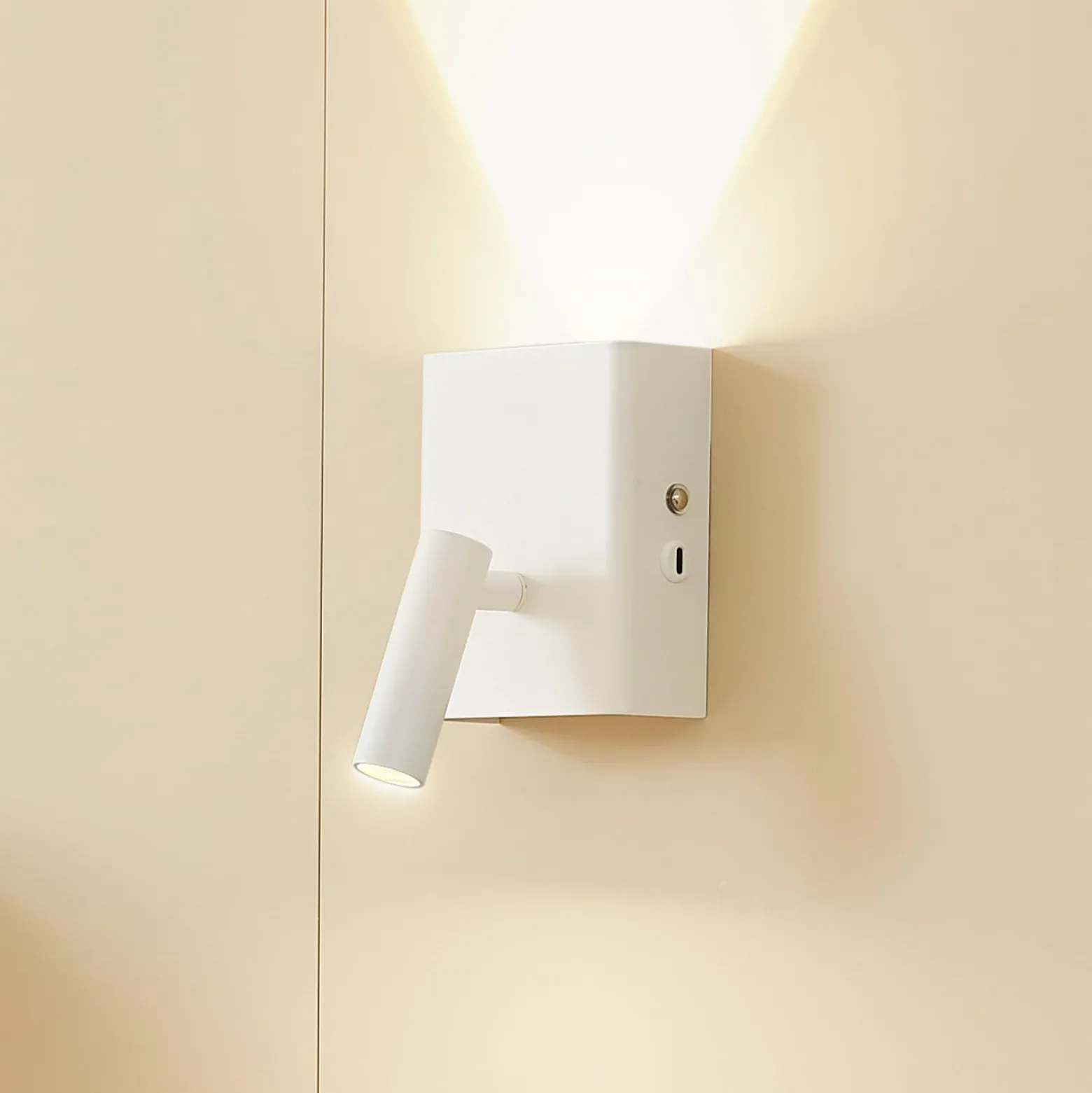 Lindby LED-ladattava seinävalaisin Agit, valkoinen, metallia, kosketus himmennin