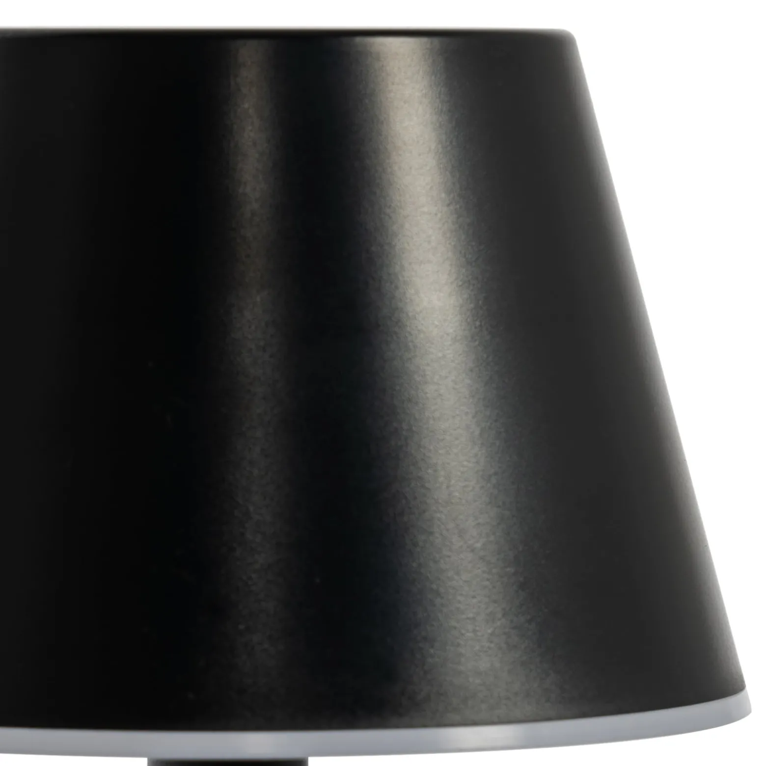 Lindby LED-ladattava valo Gaja, musta, USB, IP44, RGBW, himmeä.