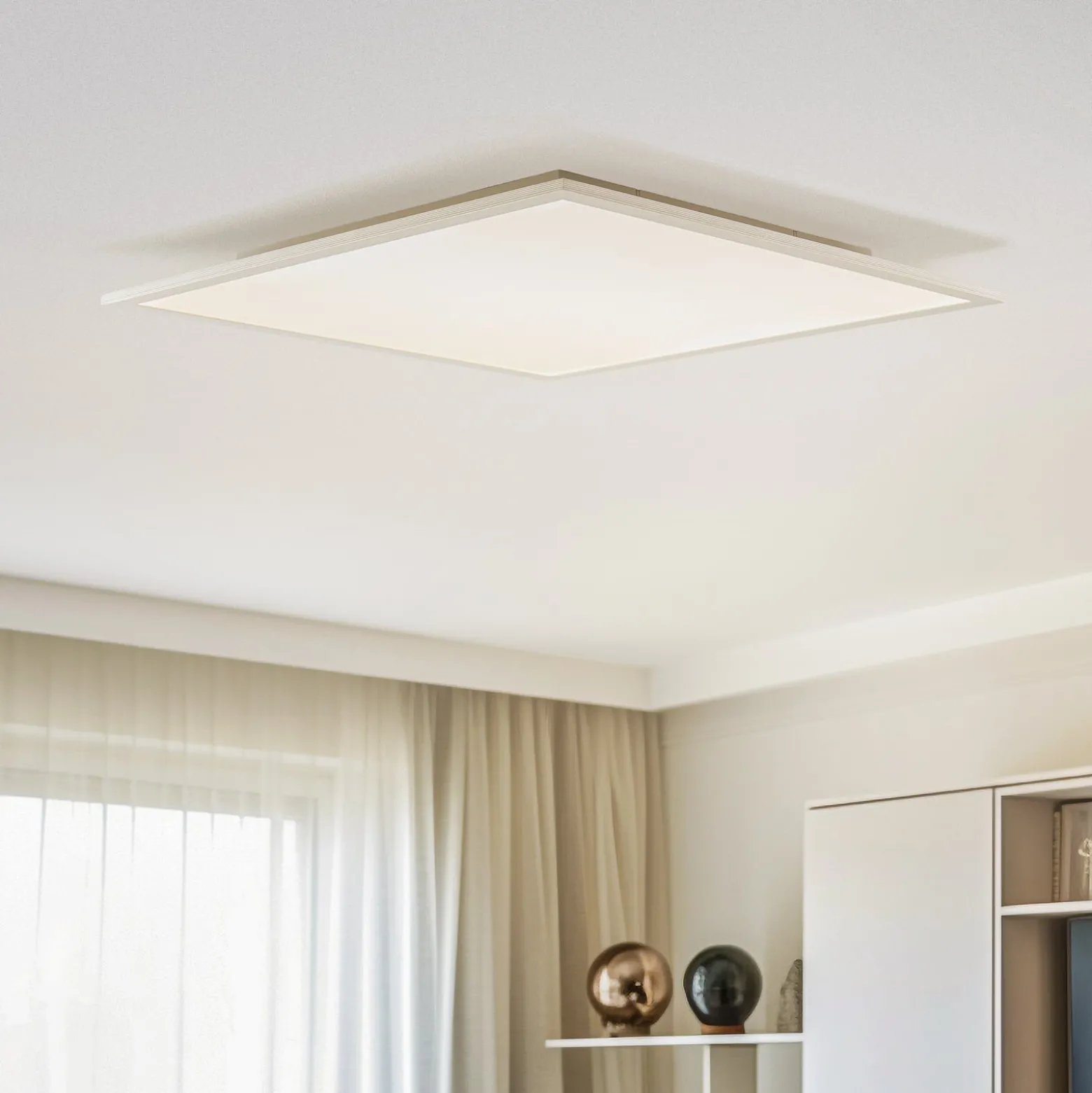 Lindby LED-paneeli Livel, 4000K, 62 cm x 62 cm, hopea, metallia
