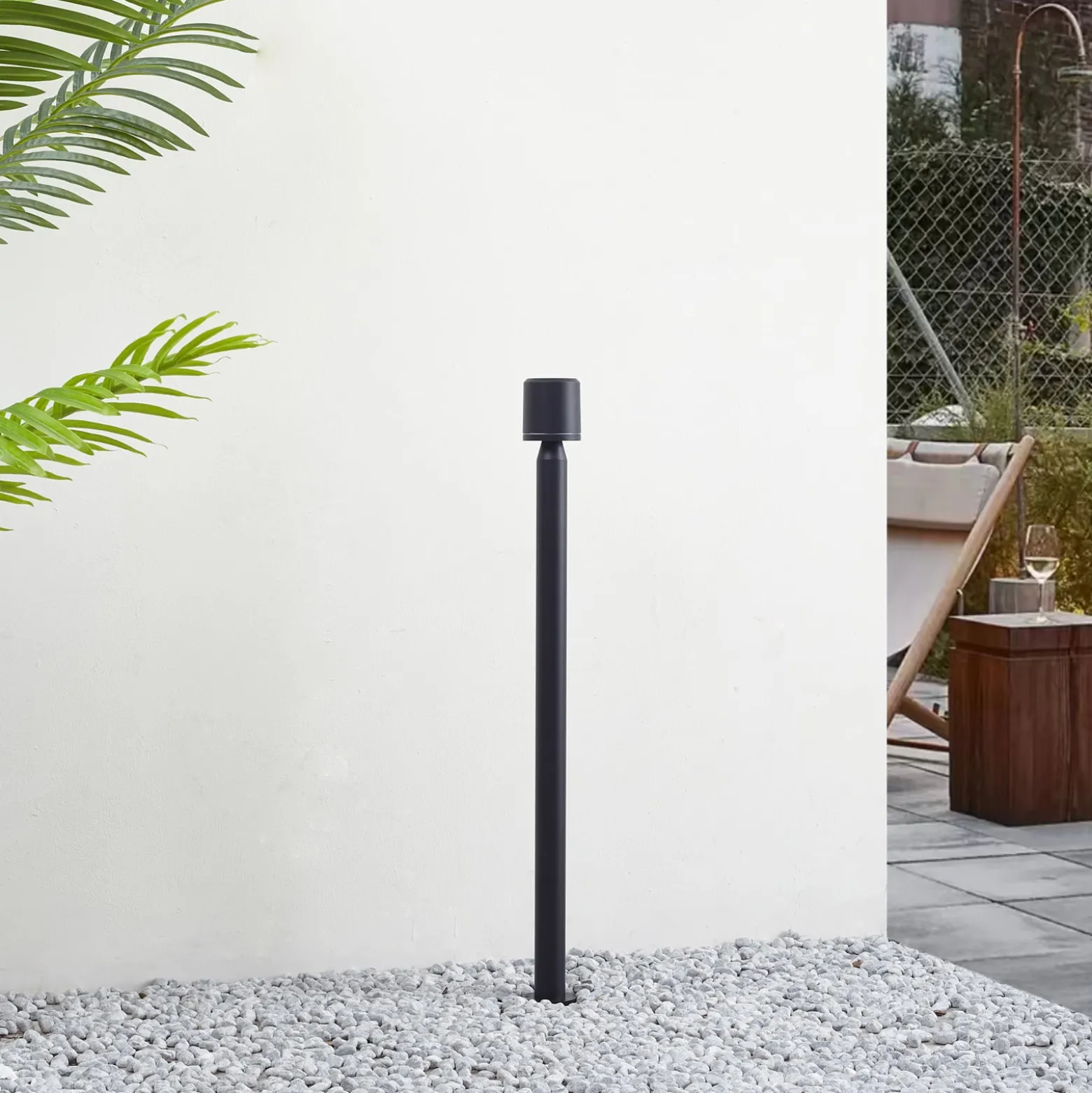 Lindby LED-polkujen valaisin Amila, musta, alumiinia, IP54