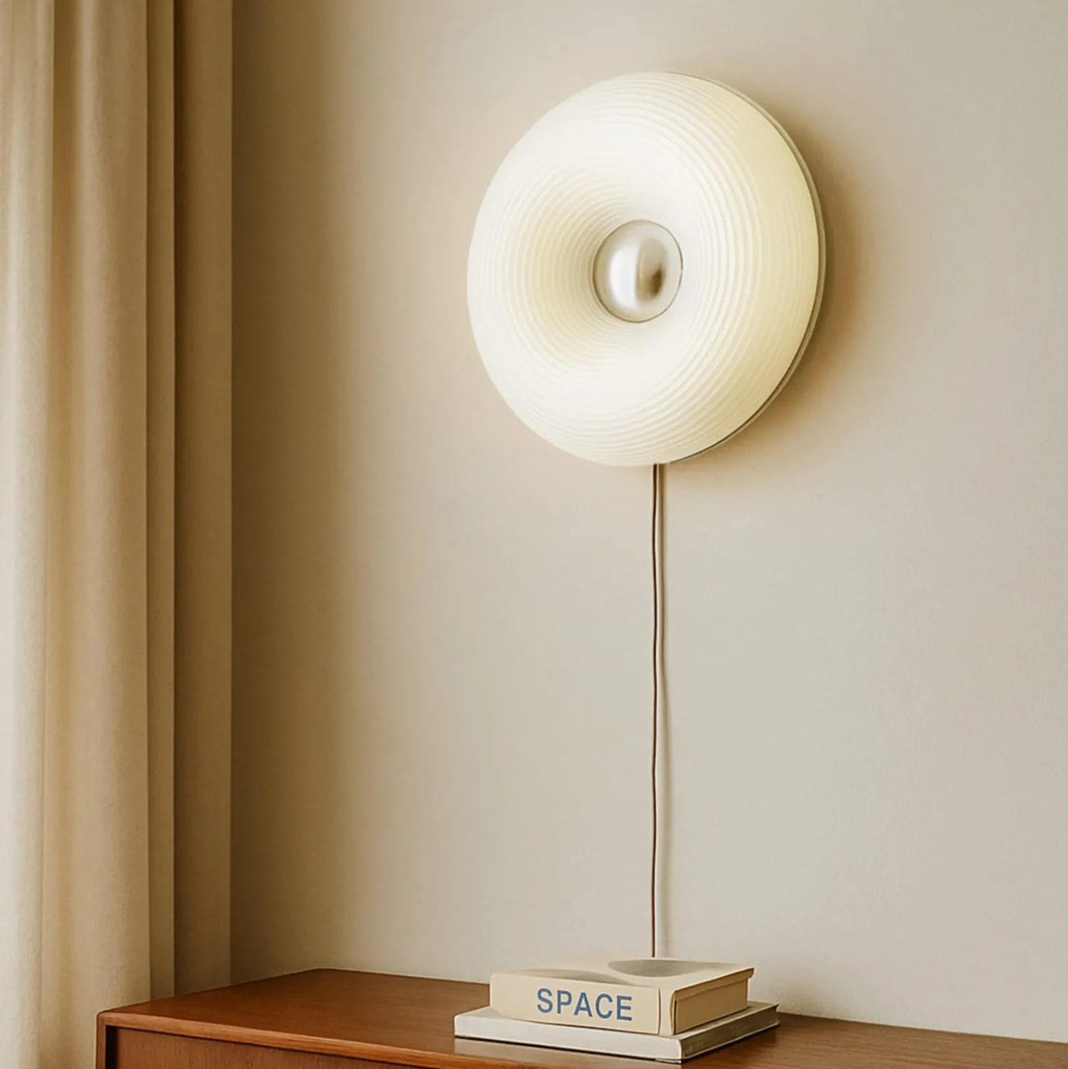 Lindby LED-pöytä-/seinälamppu Fjora, valkoinen/kromi, Ø 30 cm, himmennettävä.