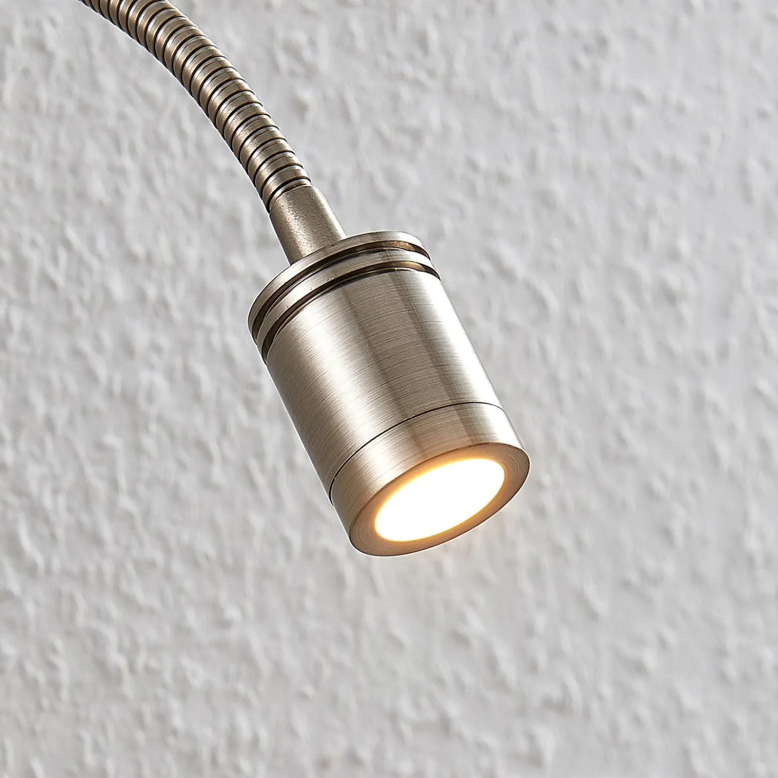 Lindby LED-seinävalaisin Legera, 11 cm, nikkelin värinen, joustava varsi