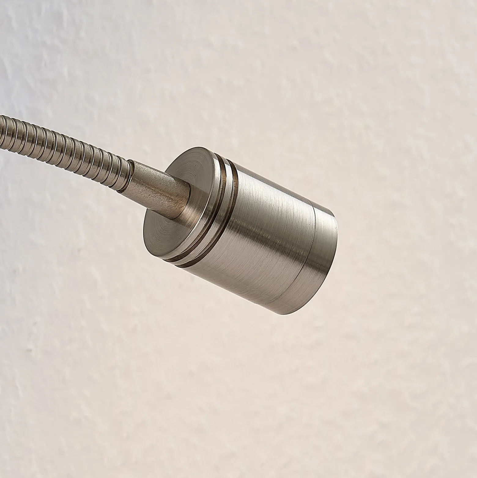 Lindby LED-seinävalaisin Legera, 11 cm, nikkelin värinen, joustava varsi