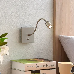 Lindby LED-seinävalaisin Legera, 11 cm, nikkelin värinen, joustava varsi