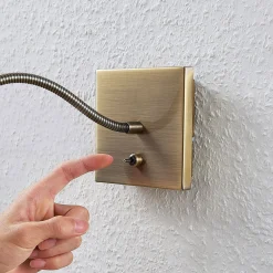 Lindby LED-seinävalaisin Mayar, messinki, metalli, lukulamppu, 11cm