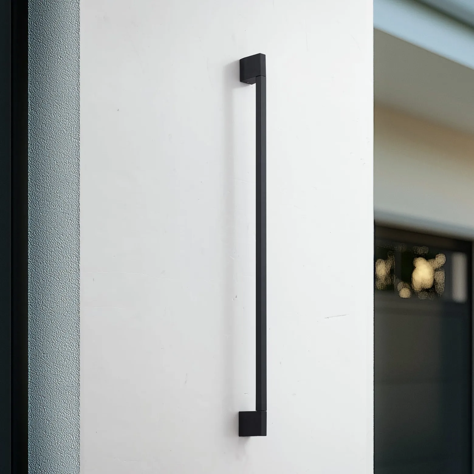 Lindby LED-seinävalaisin Neano, 120 cm, musta, metalli, IP54
