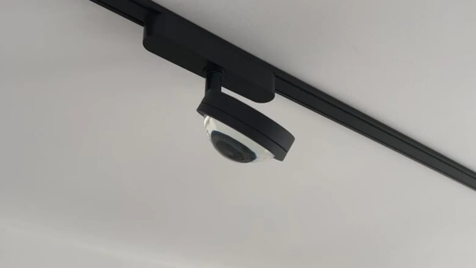 Lindby LED-valonheitin 48 V Lumaro, musta, Ø 7,3 cm, alumiini, himmennettävä