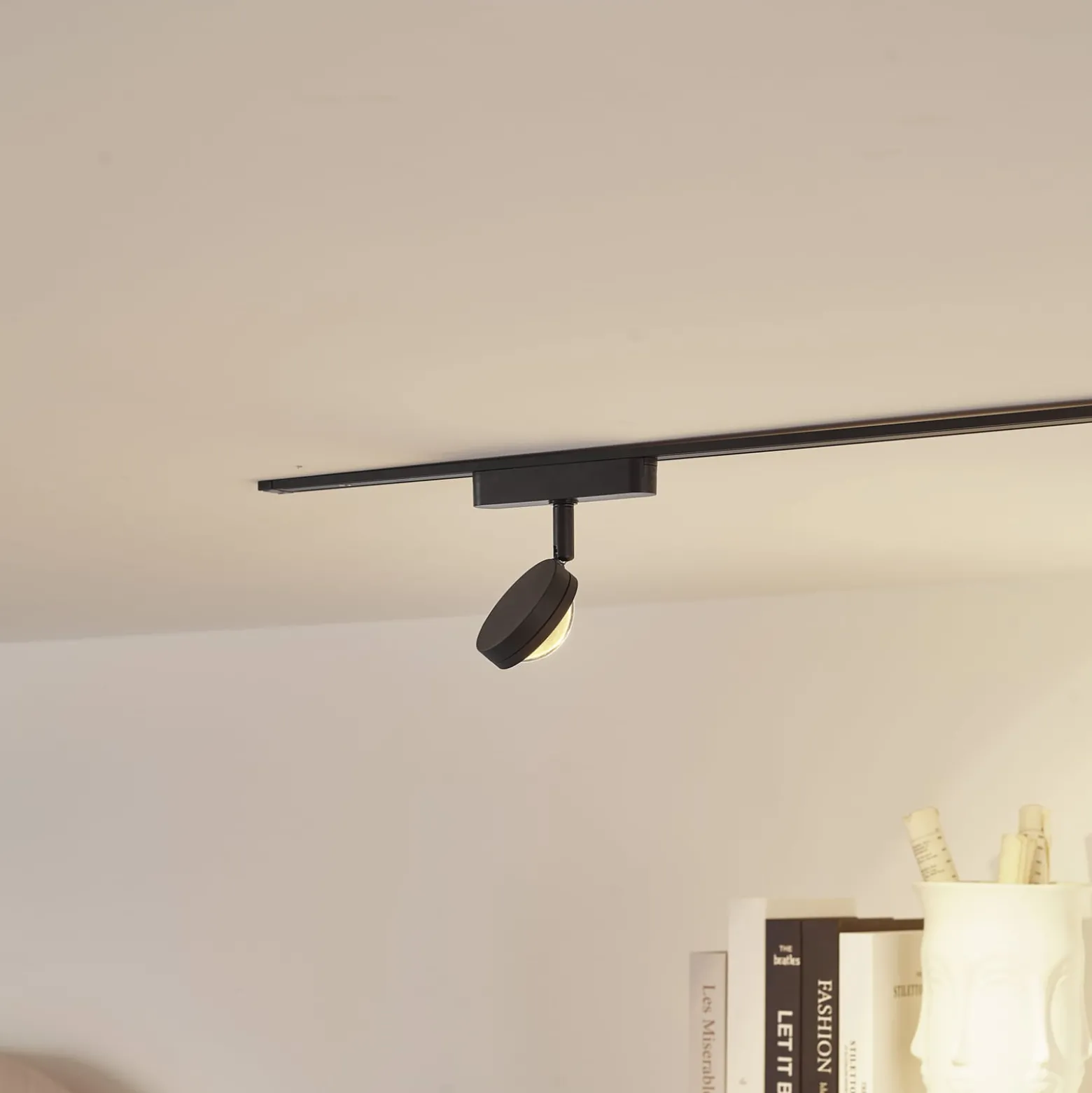 Lindby LED-valonheitin 48 V Lumaro, musta, Ø 7,3 cm, alumiini, himmennettävä