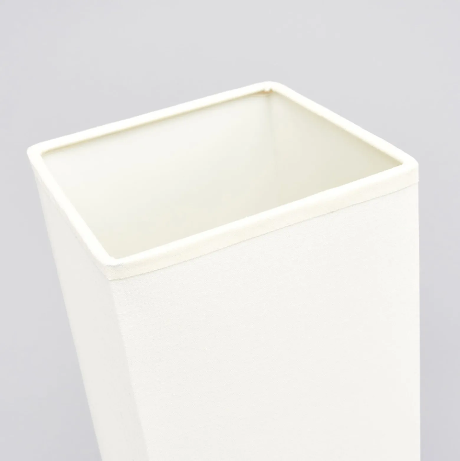 Lindby Martje pöytävalaisin, korkeus 35 cm, valkoinen, tekstiili, metalli