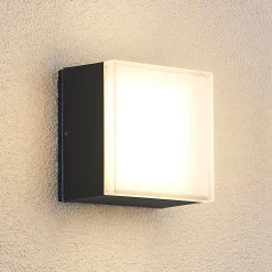 Lindby Mathea -LED-ulkokattolamppu, kulmikas