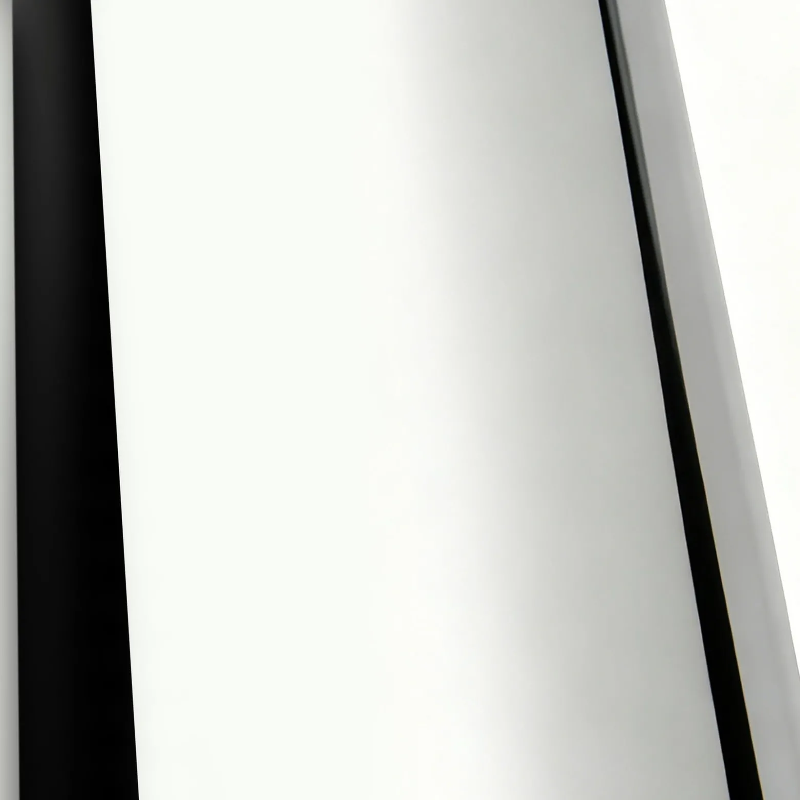 Lindby Nevijo LED-akkukäyttöinen pöytävalaisin, kromi, Ø20 cm, USB, himmennin